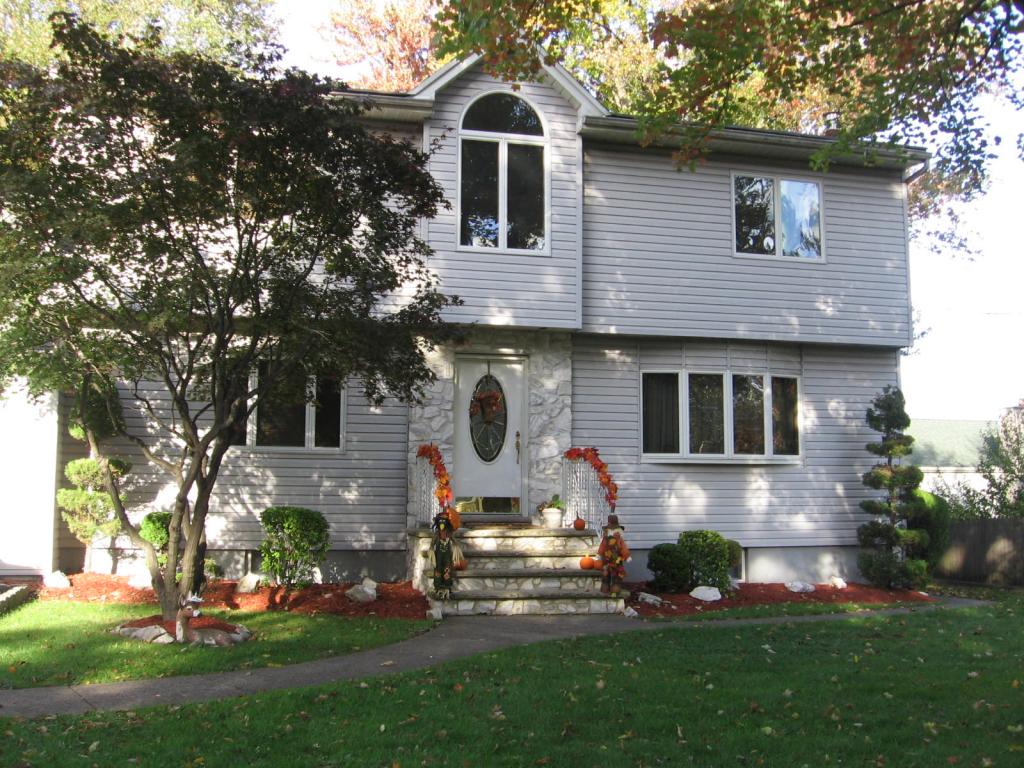 MLS #/Web ID: 2720527