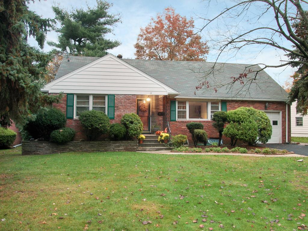 68 LEFFERTS LN