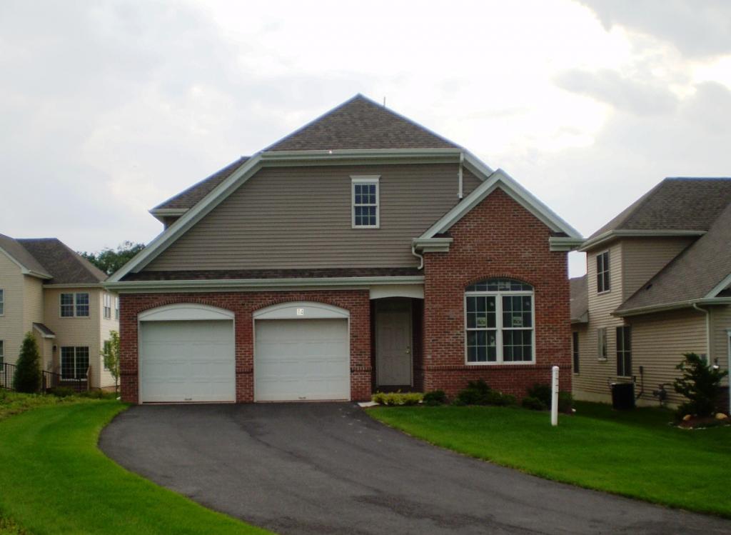 14 FREEDOM LN