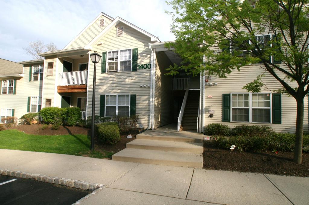 MLS #/Web ID: 2704128
