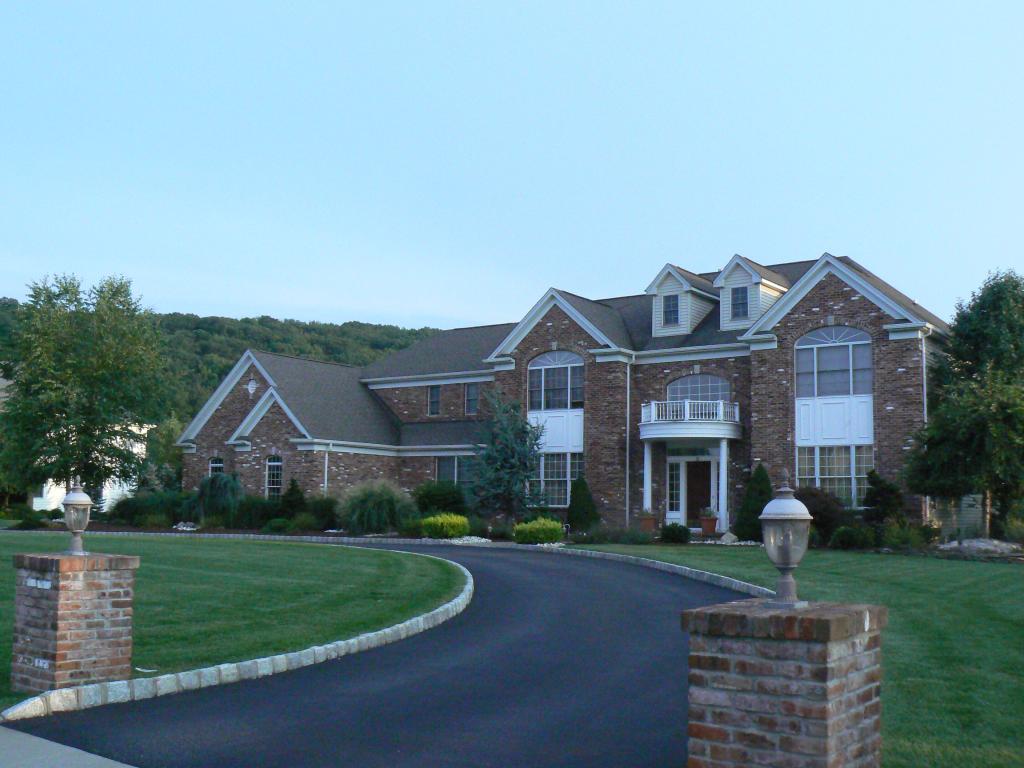 MLS #/Web ID: 2704728