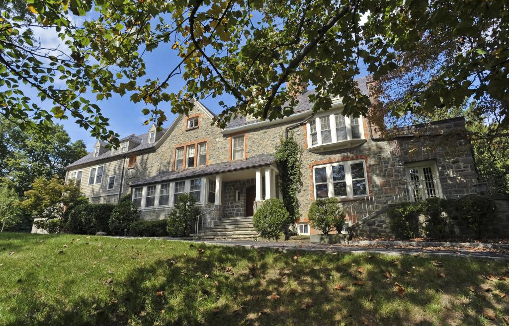 37 FOREST DRIVE NORTH
