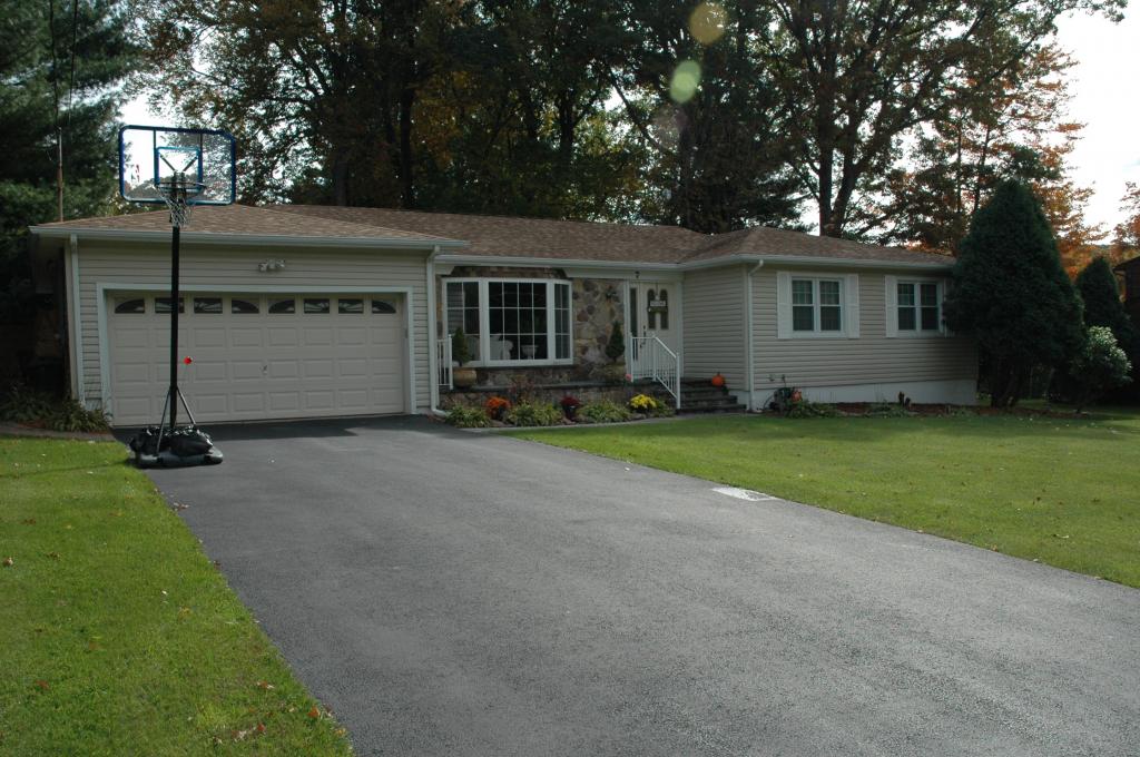 MLS #/Web ID: 2716828