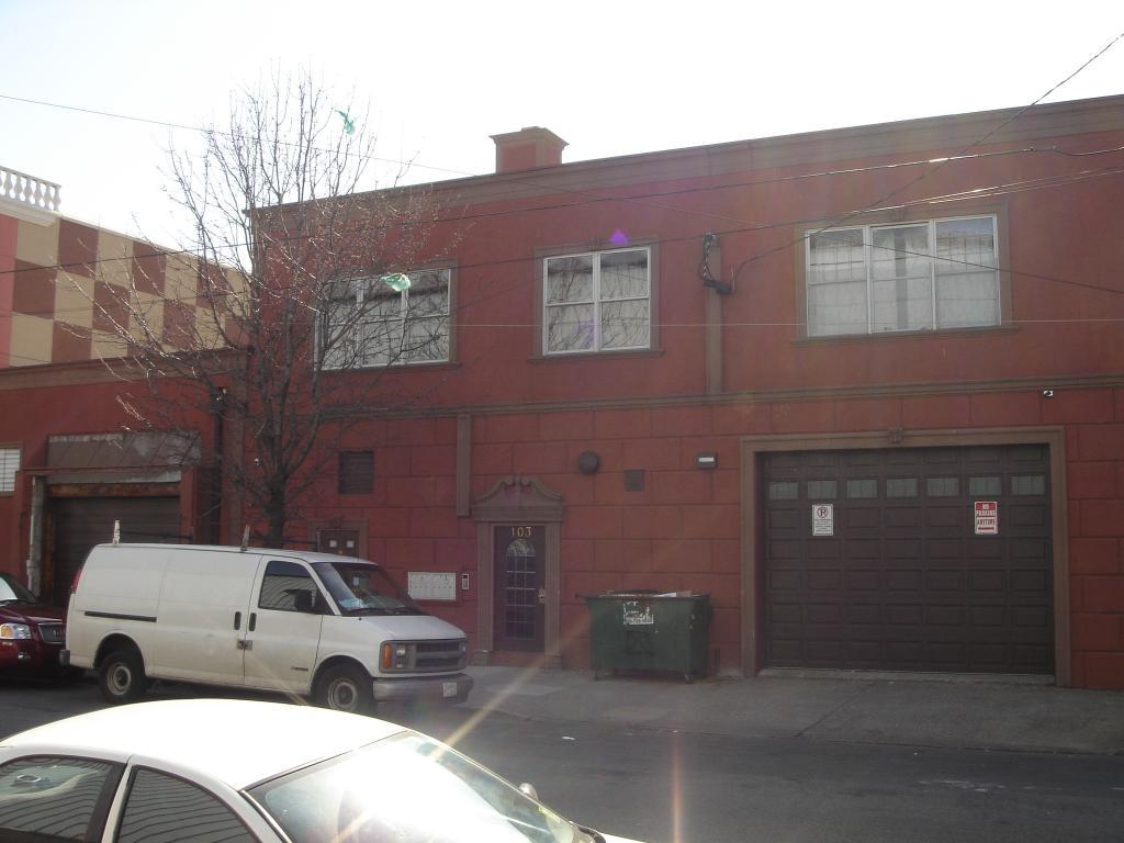 MLS #/Web ID: 2720928