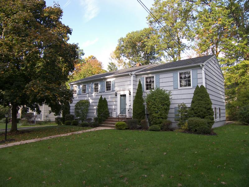MLS #/Web ID: 2723128