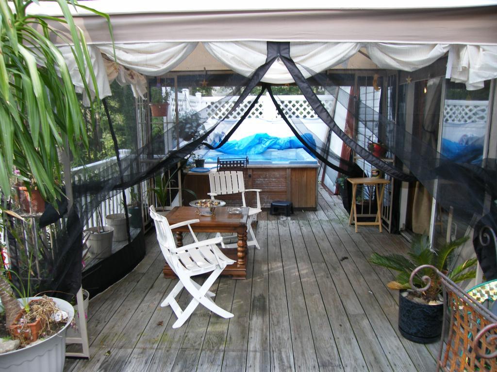6 HICKORY DR