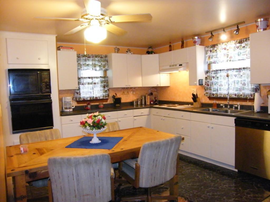 6 HICKORY DR