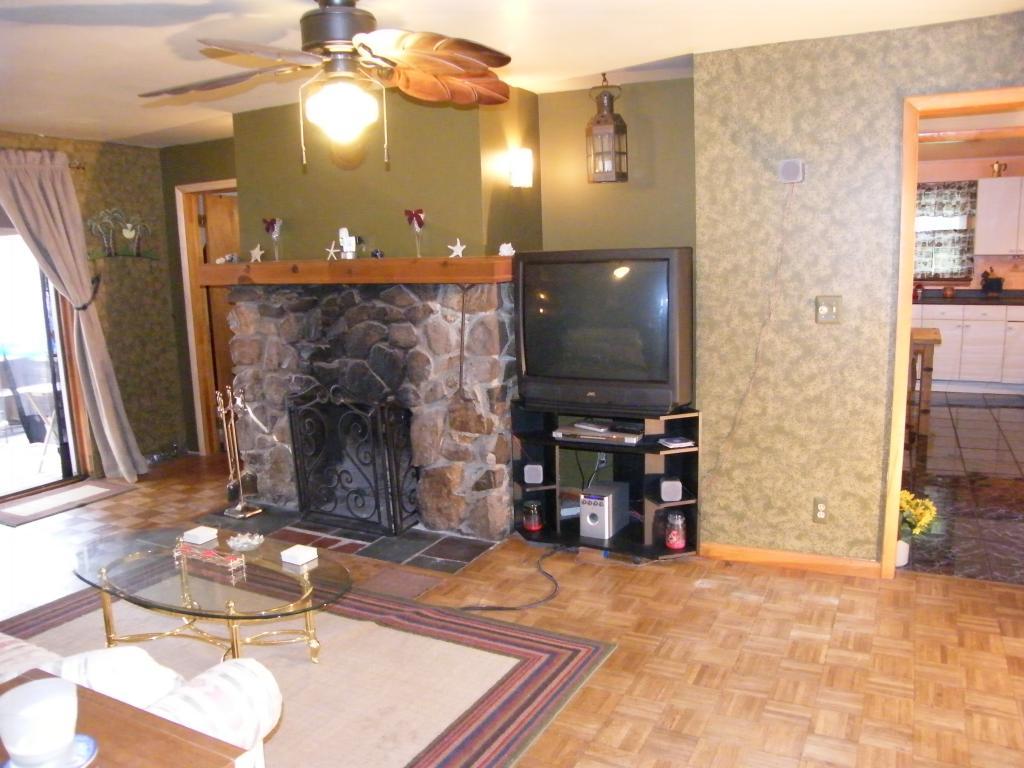 6 HICKORY DR