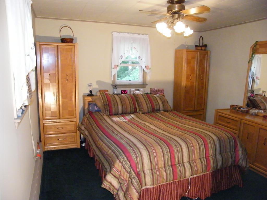6 HICKORY DR