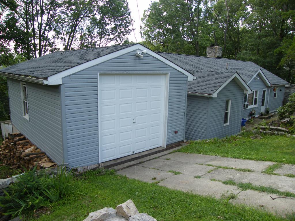 6 HICKORY DR