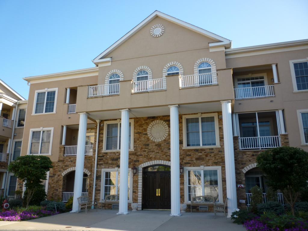 1216 HAMILTON DRIVE