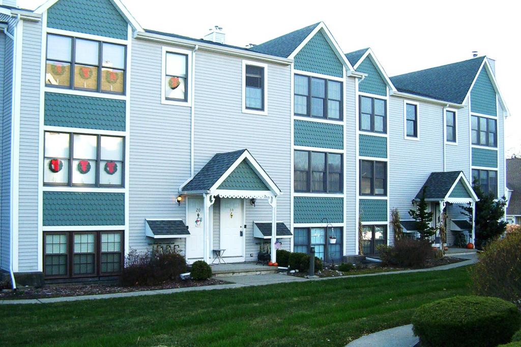 18 BURLINGTON CT