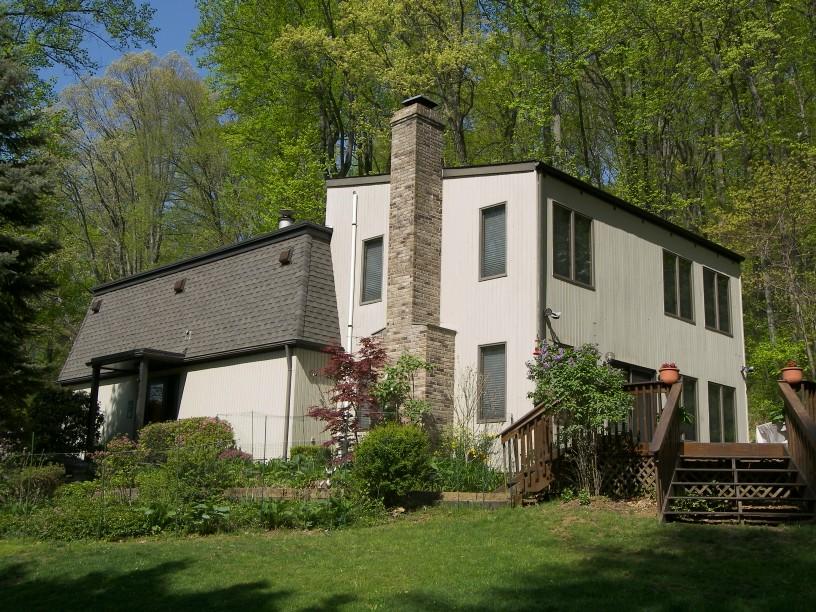 A RECENTLY UPDATED &amp; SPARKLINGLY MAINTAINED CALIFORNIA CONTEMPORARY ON A GORGEOUSLY LANDSCAPED &amp; AMAZINGLY PRIVATE LOT WHICH BACKS UP TO A STATE PARK. CORIAN &amp; MAPLE KITCHEN W/BKFST RM &amp; SITTING AREA, 20X19 FAMILY ROOM ADDITION W/FULL MASONRY FIREPLACE, A HUGE (36X30 ! ) MASTER BEDROOM W/EXERCISE NOOK, A BEAUTIFULLY FINISHED BASEMENT WITH A FULL BATH, GARAGE PARKING FOR 5 CARS INCLUDING A DETACHED 40X25 GARAGE/WORKSHOP WITH ELECTRIC. OTHER FEATURES INCLUDE A 28X18 WRAP-AROUND DECK, HWBB HEAT WITH A NEW WEIL-MCLAIN BOILER, TWO LARGE AC UNITS, A NEW ROOF, A NEW WELL, A NEW SEPTIC SYSTEM ,AND SO MUCH MORE!