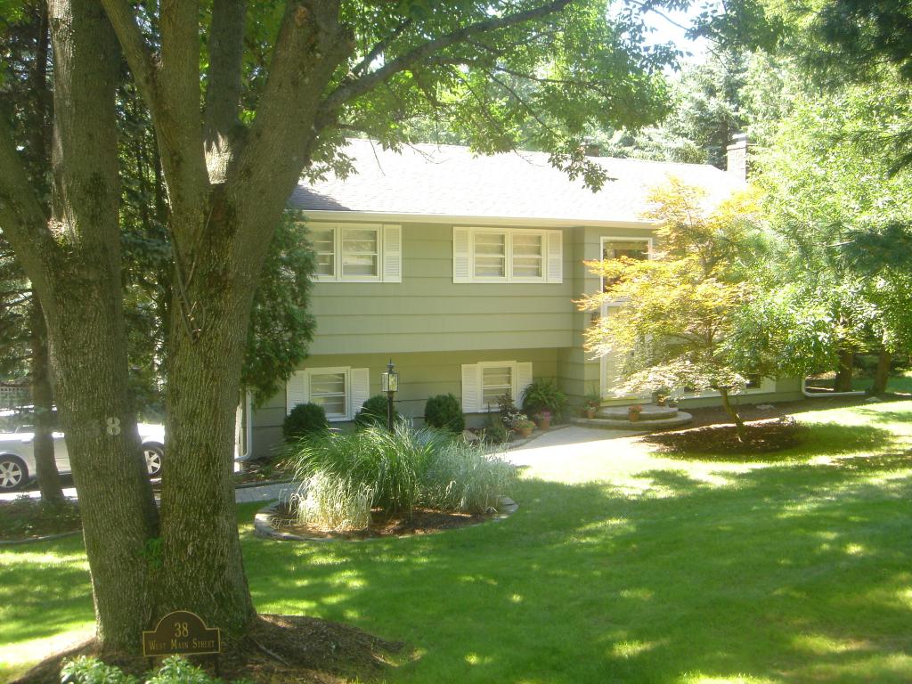 38 W MAIN ST