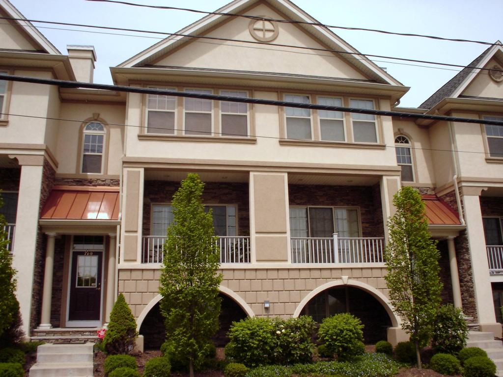 710 Green Lane