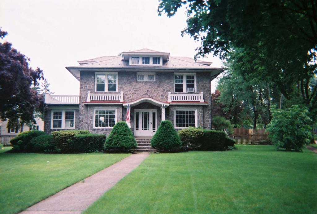 637 HILLCREST BLVD