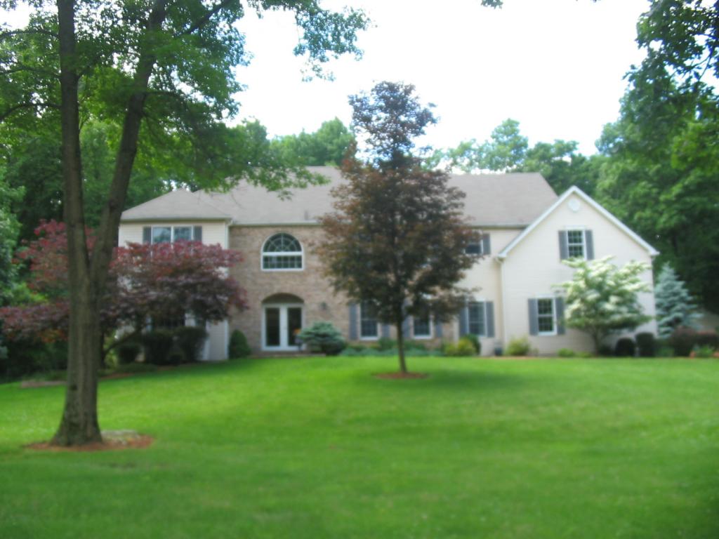 12 WISTERIA RD