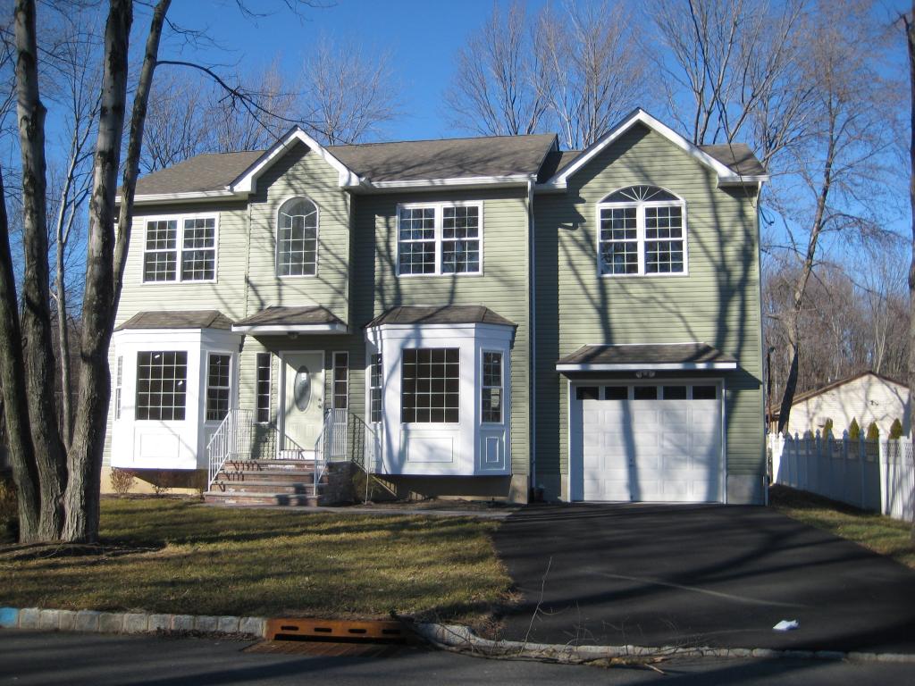 16 ELM LN
