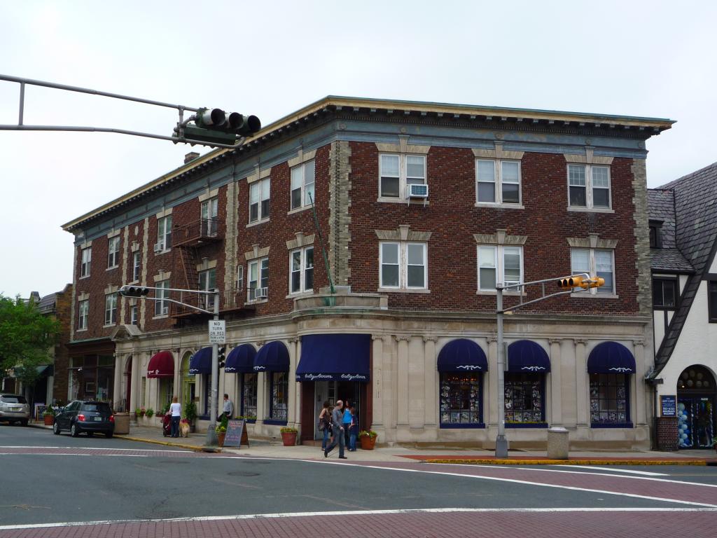 598 VALLEY RD. apt 2
