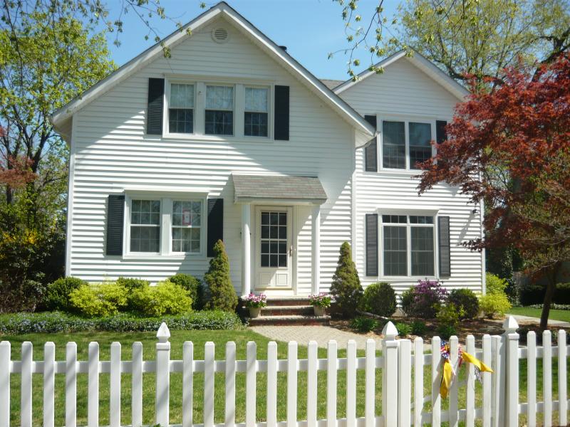 8 PROSPECT PL