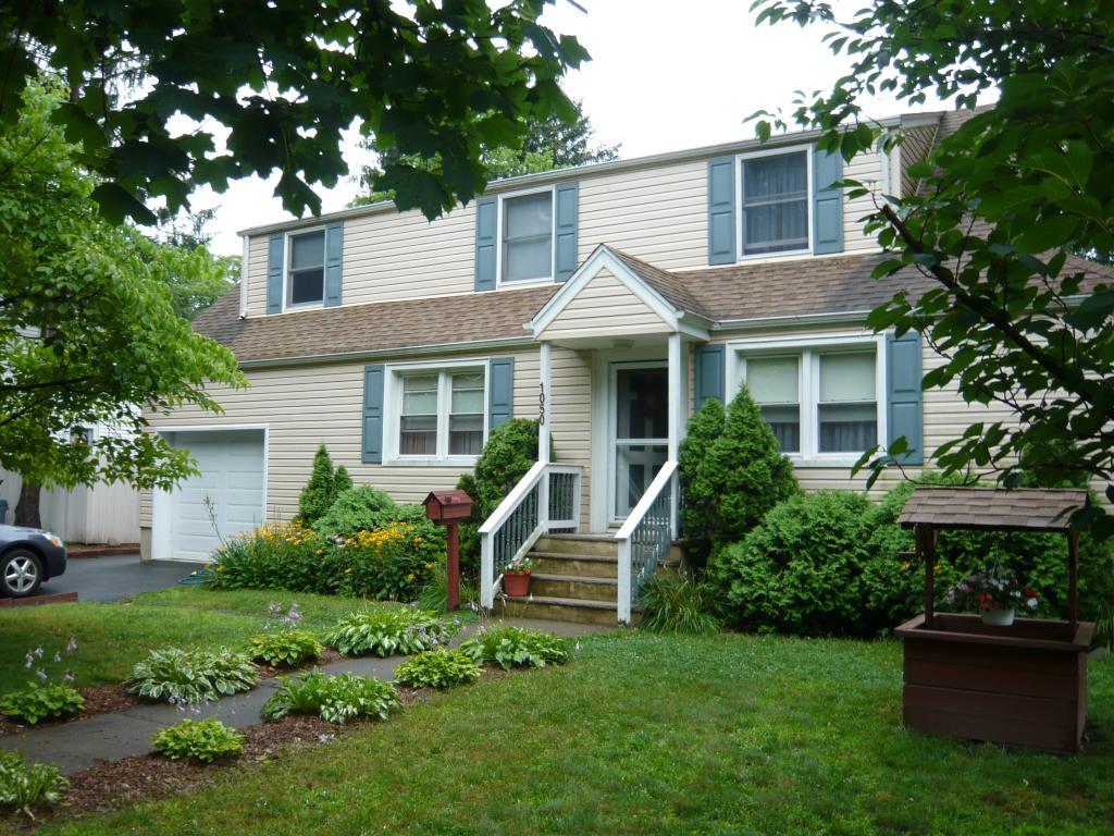 MLS #/Web ID: 2704830