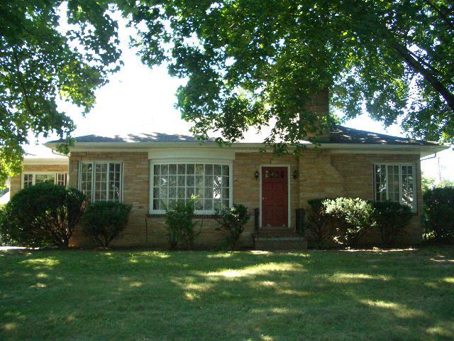 742 Hight St