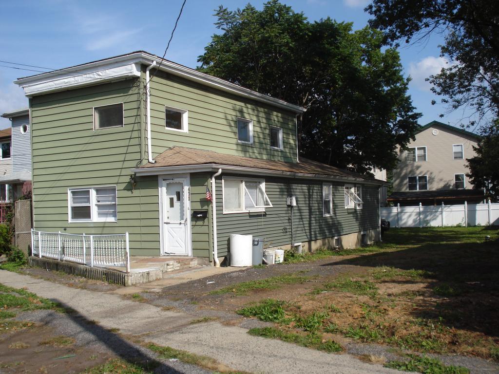 470-472 LIDGERWOOD AVE