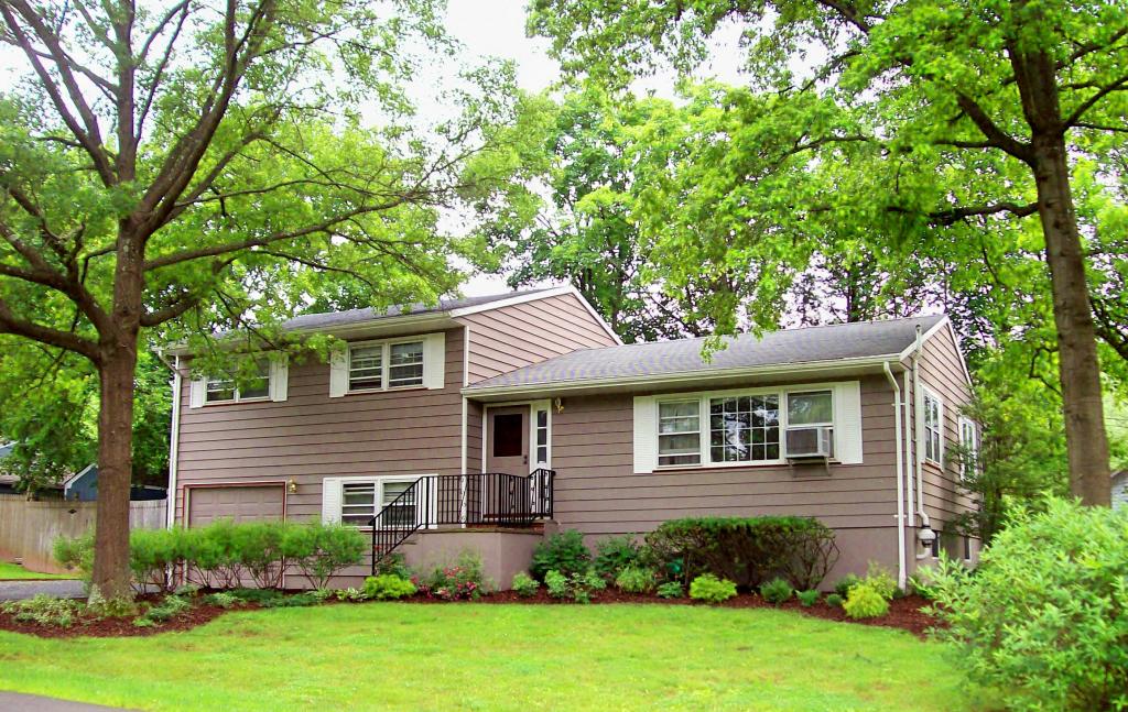 MLS #/Web ID: 2722030