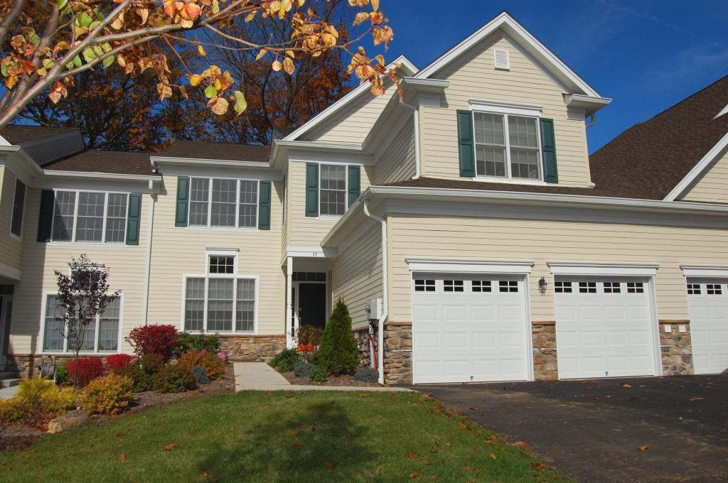 MLS #/Web ID: 2722430
