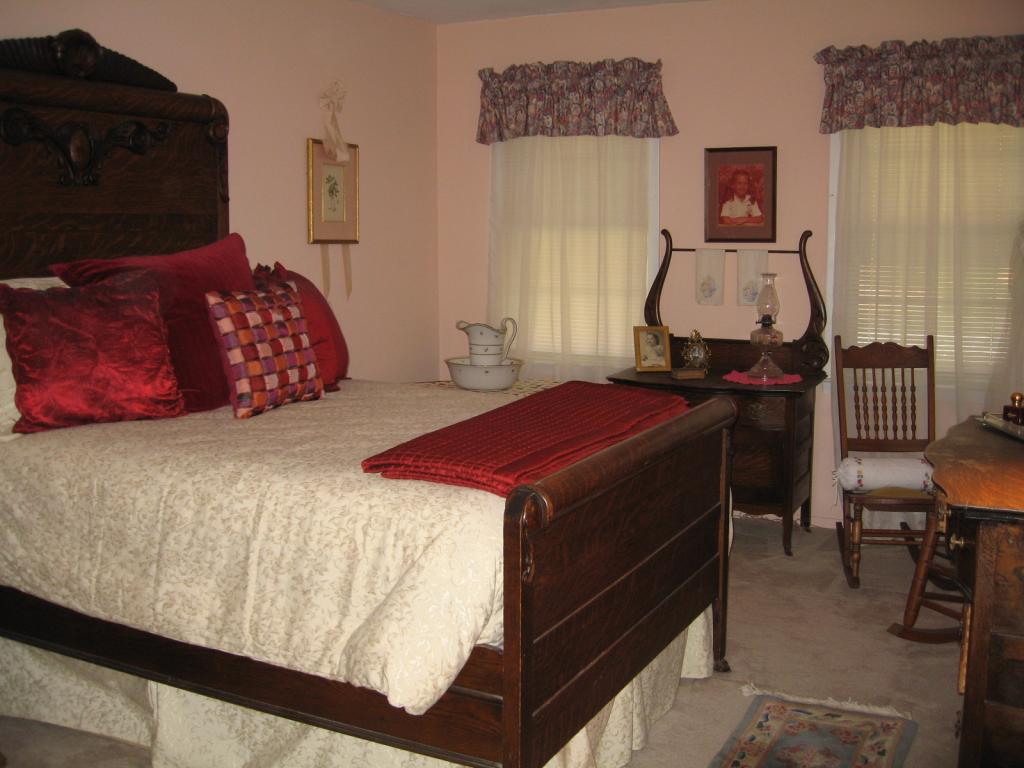 132 CLAREMONT RD UNIT 4D