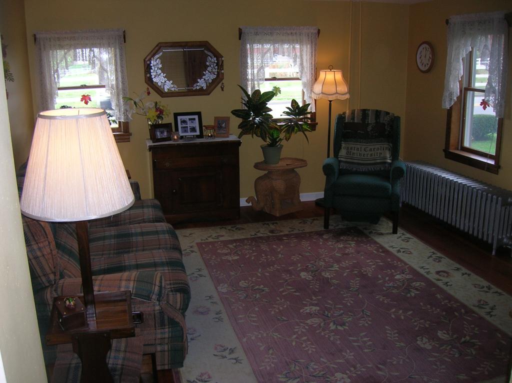 527 N MAIN ST