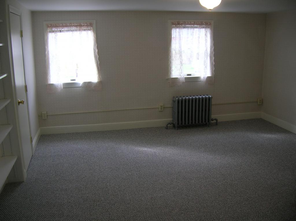 527 N MAIN ST