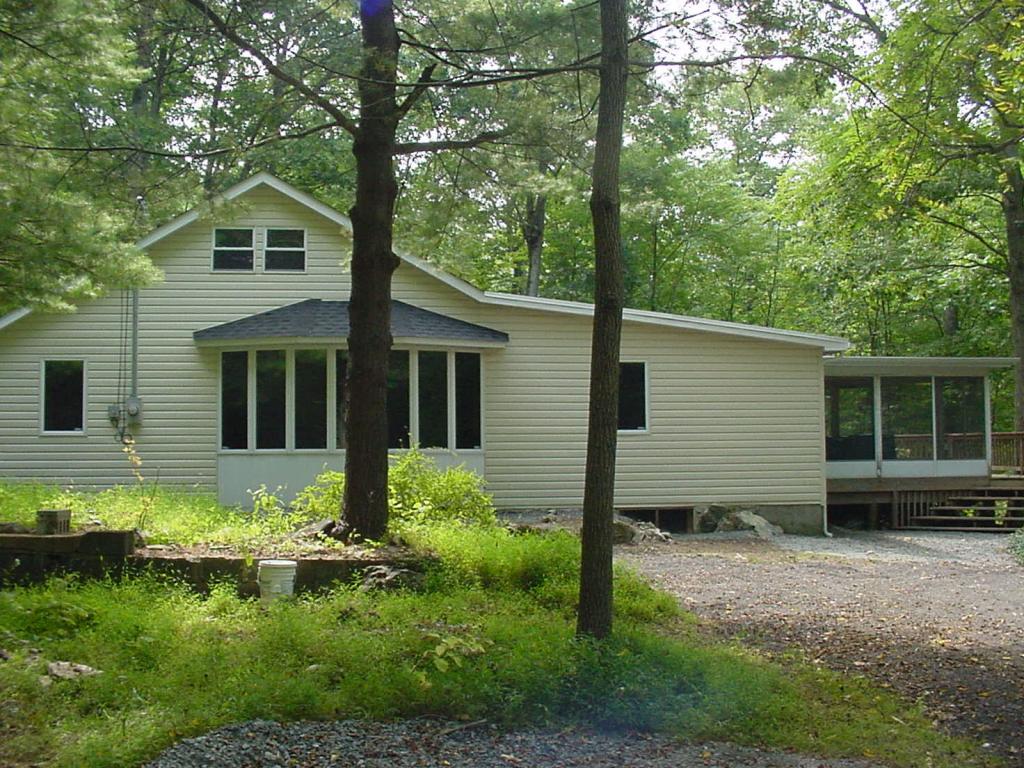 18 ISABELLE AVE