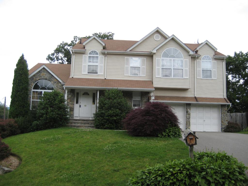19 ELINORA DR