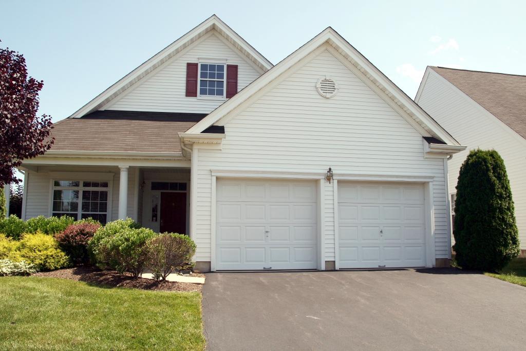 MLS #/Web ID: 2701731