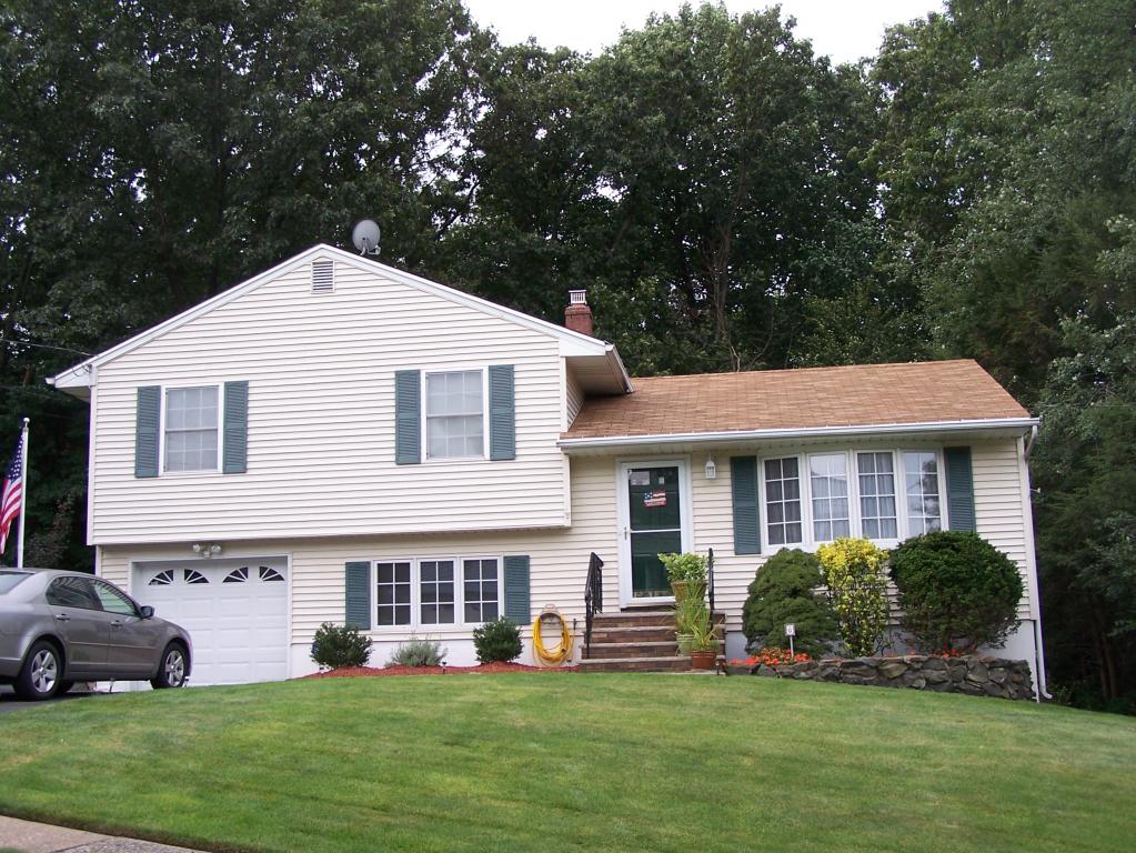 MLS #/Web ID: 2715831