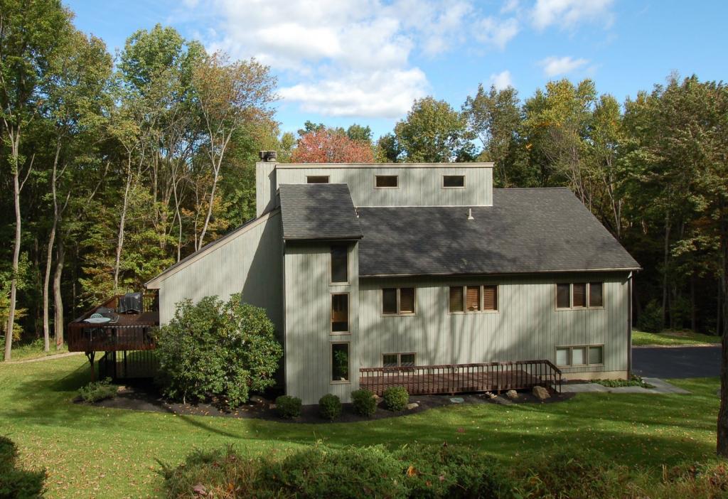 18 CONIFER DR