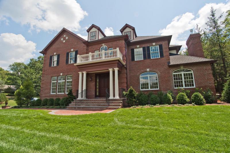 31 FARBROOK DR