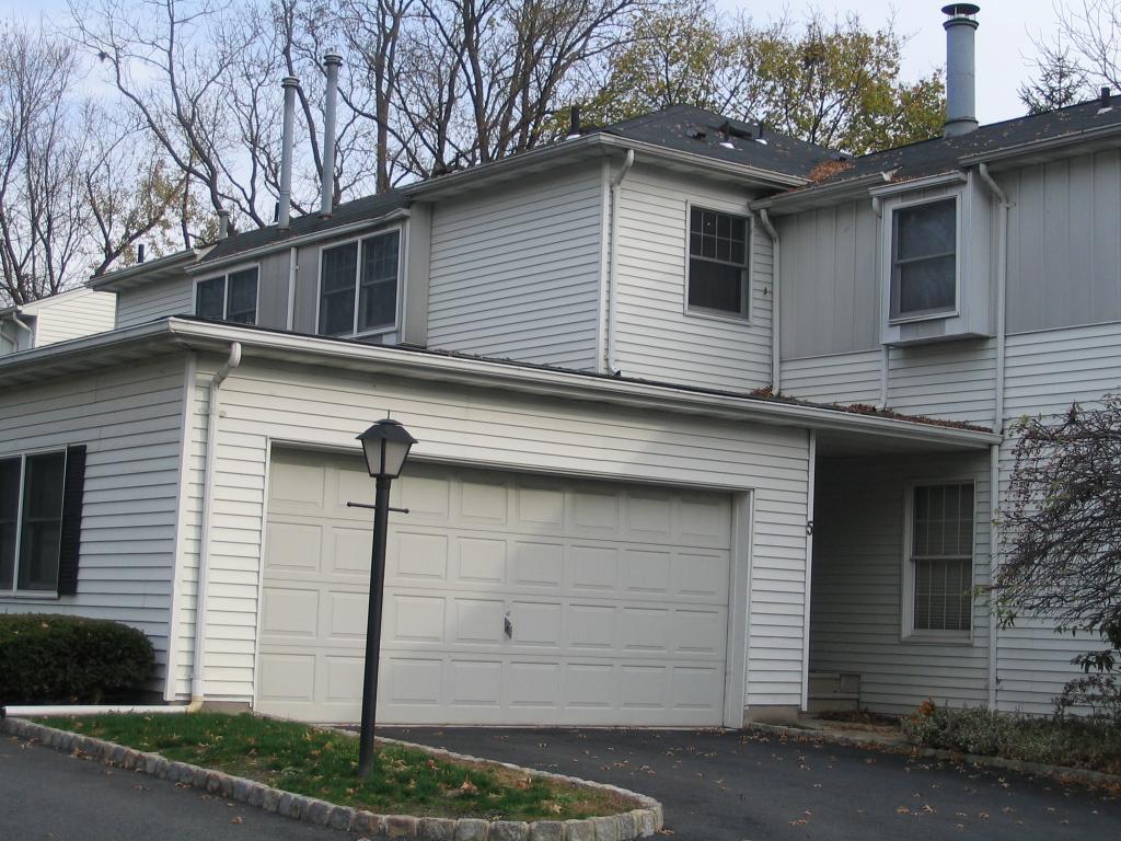 658 RIDGEWOOD RD
