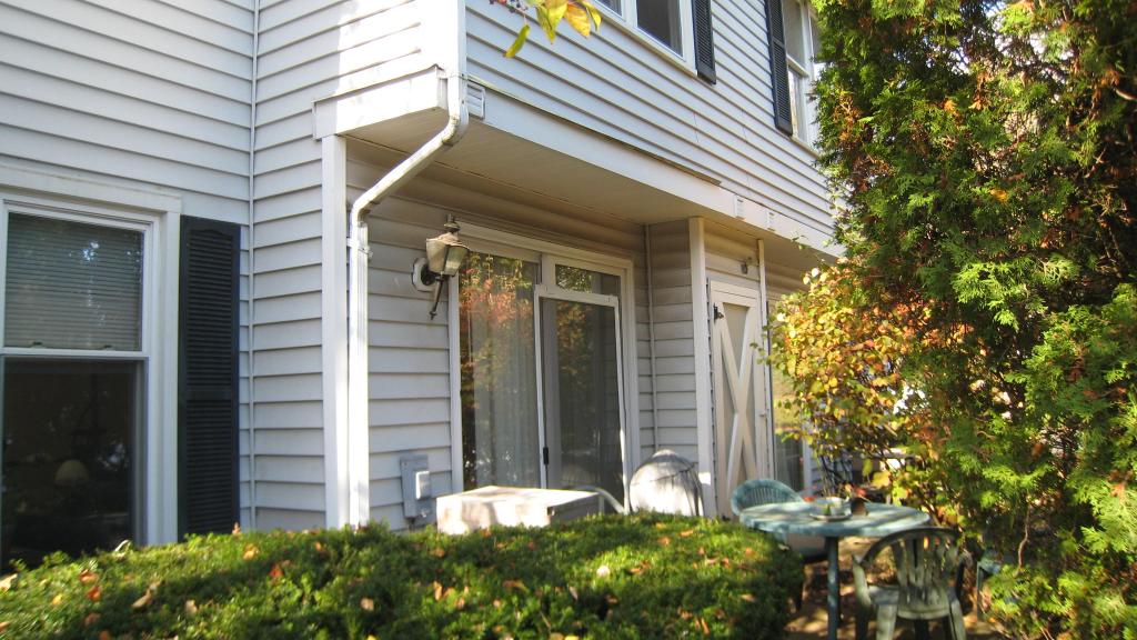 95 HUCKLEBERRY CT