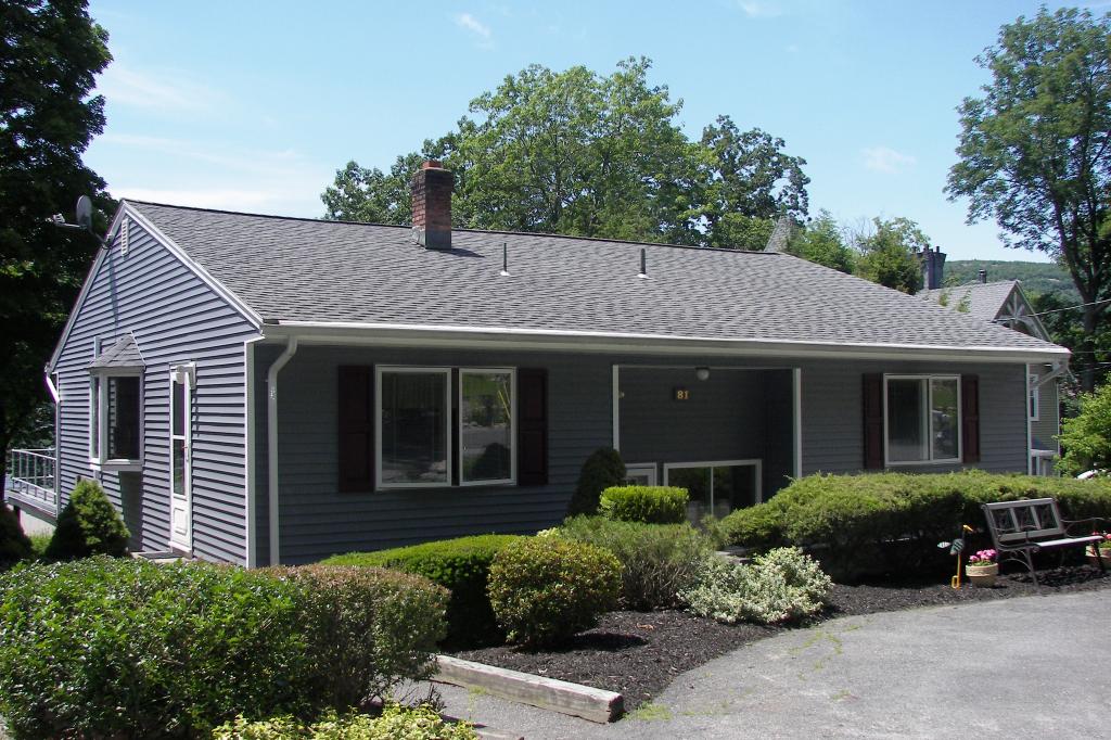 81 Edgemere Av