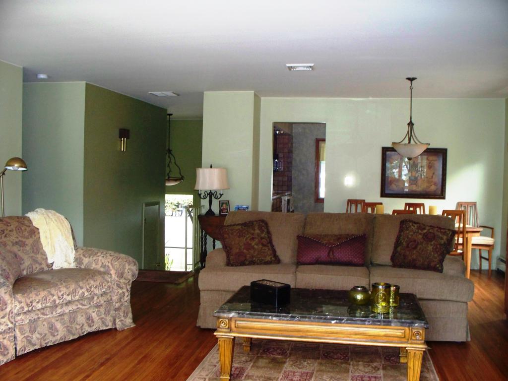 81 Edgemere Av