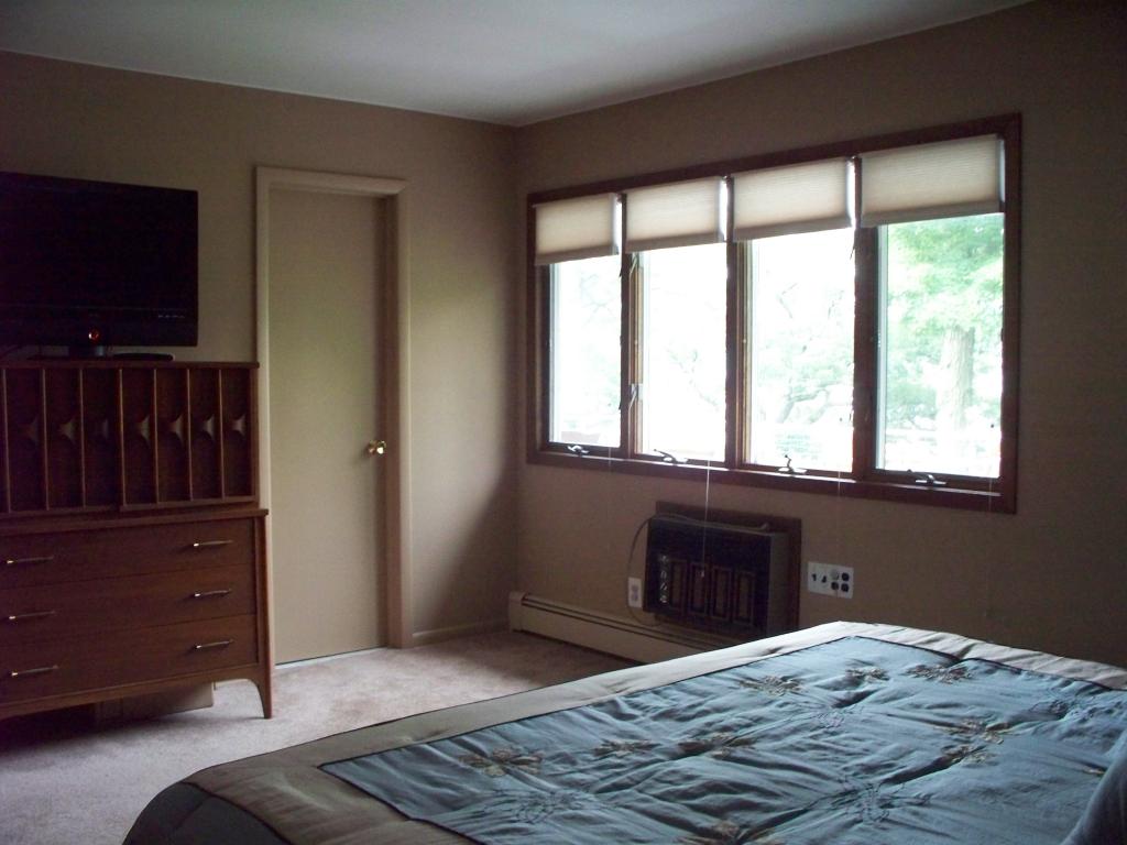 81 Edgemere Av