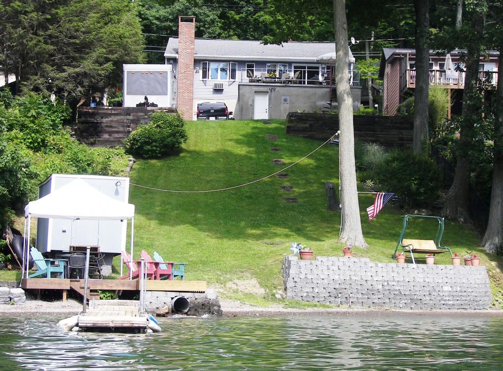 81 Edgemere Av