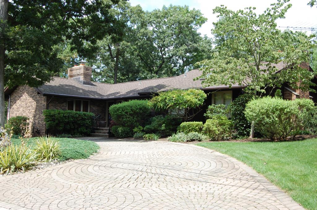 39 WOODLAWN TER