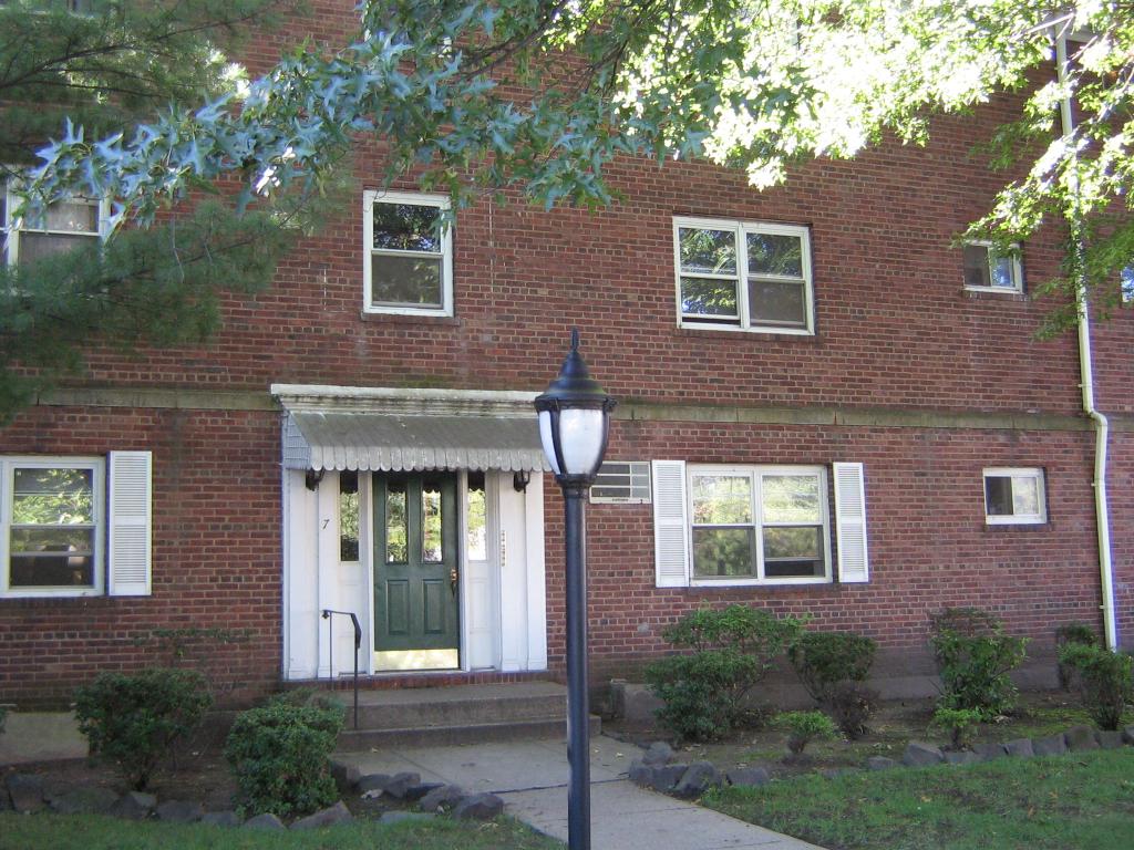 Single Family Home for Sale, ListingId:14251750, location: 7 ROMAINE CT APT A4 Hackensack 07601