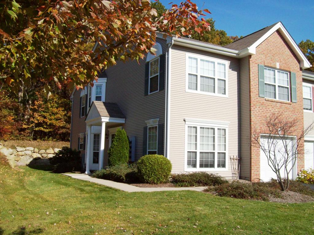 62 POND HOLLOW DR