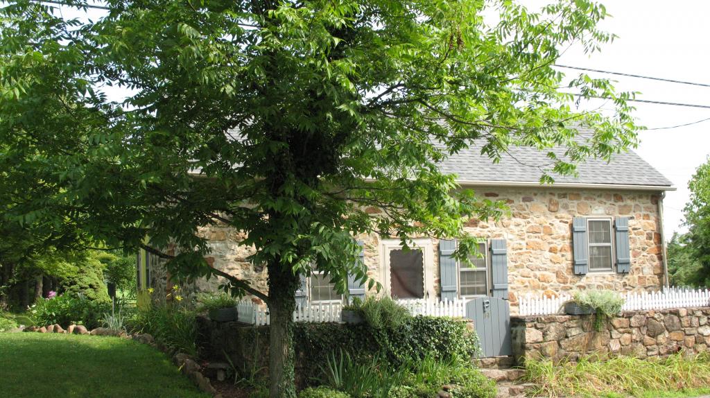 MLS #/Web ID: 2702333
