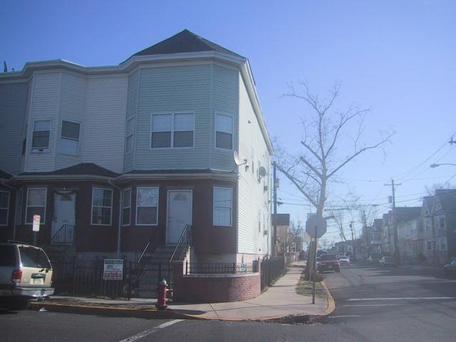 MLS #/Web ID: 2704933
