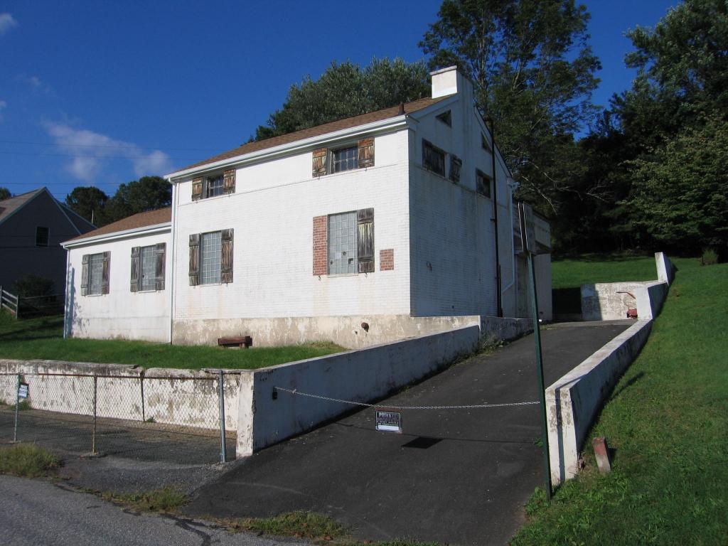 14 HILLSIDE AVE